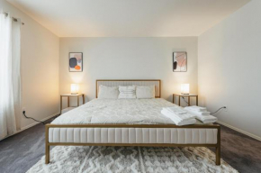 Spacious cozy oasis for 10 people, near airport
